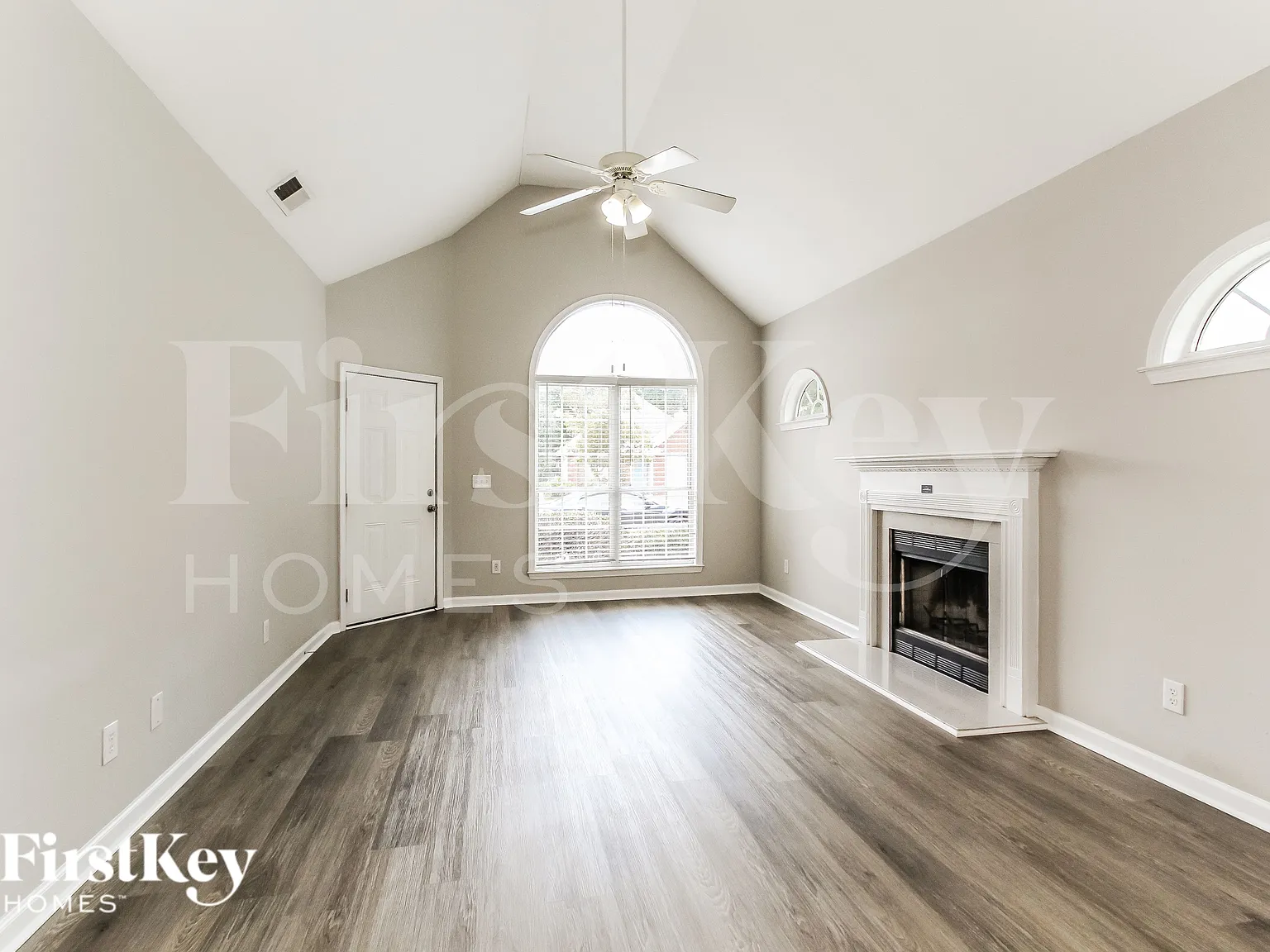 3 bed, 2.0 bath, 1446 sqft, $1,600 — Photo 2