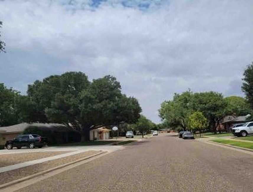 Exterior Neighborhood (street photo)