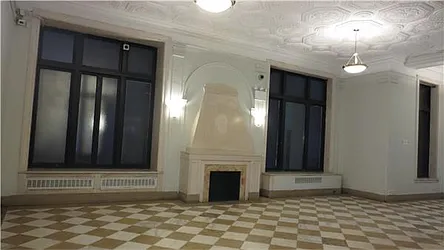 Rented by R New York