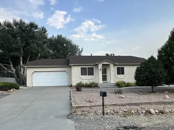 570 S Bellflower Dr, Pueblo West, CO 81007