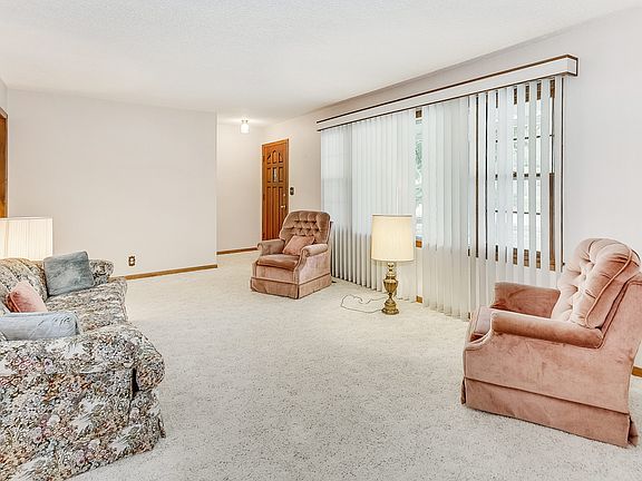 3rd image of 1374 N Terrace Dr