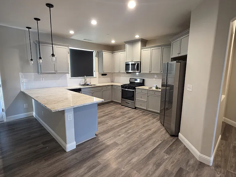 153 N Koleen Ave — Photo 16