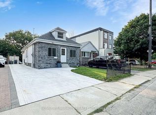 14 Spears St, Toronto, ON M6N 3X7