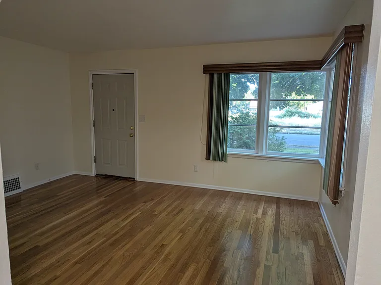 1627 E 1st Ave — Photo 3