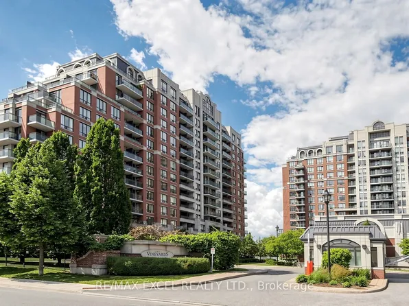 310 Red Maple Rd #318, Richmond Hill, ON L4C 0T7