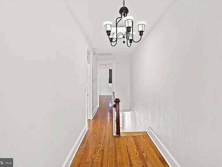 629 N Columbus St — Photo 14