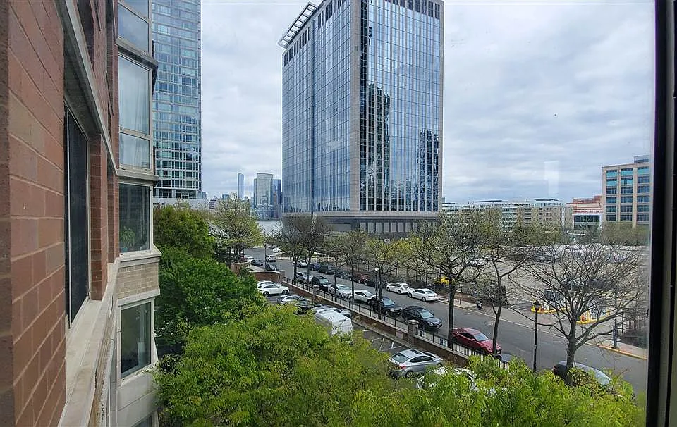 20 2nd St #402