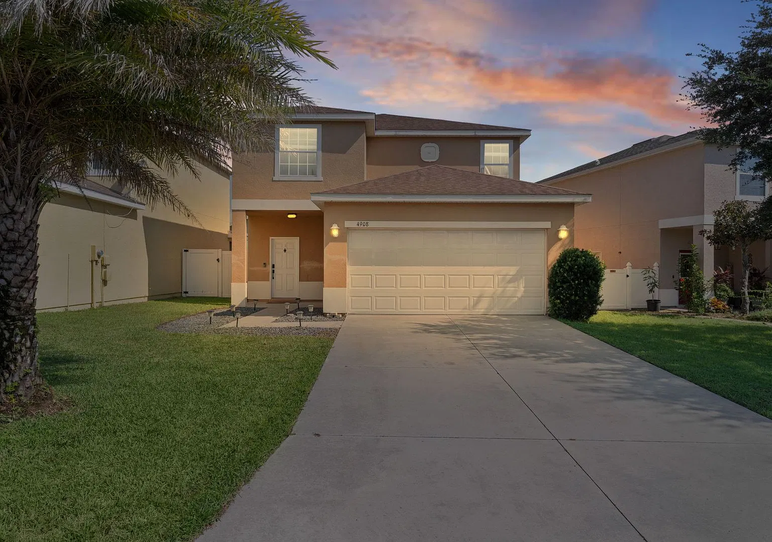 Spacious 4-Bedroom Home for Rent in Oxford, FL! — Photo 1
