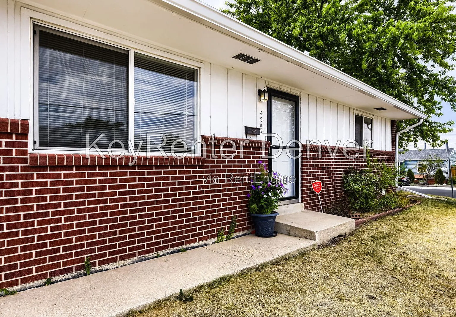 2 bed, 1.0 bath, 941 sqft, $1,800 — Photo 1
