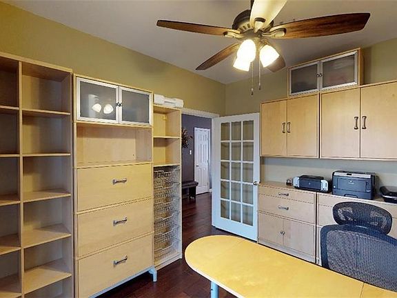 3rd image of 3907 Parker Oaks Dr