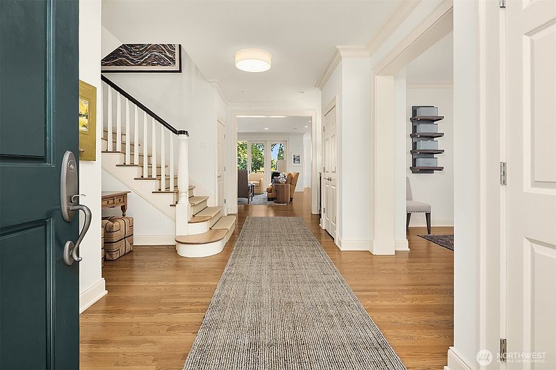 3rd image of 2018 Broadmoor Drive E
