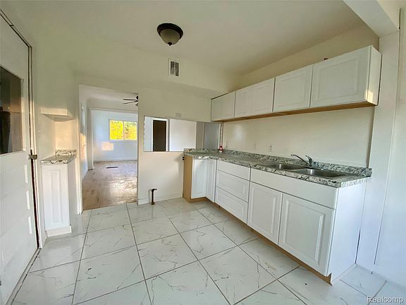 5th image of 4537 Dewey Rd