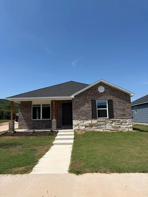 2813 S Ouachita Dr