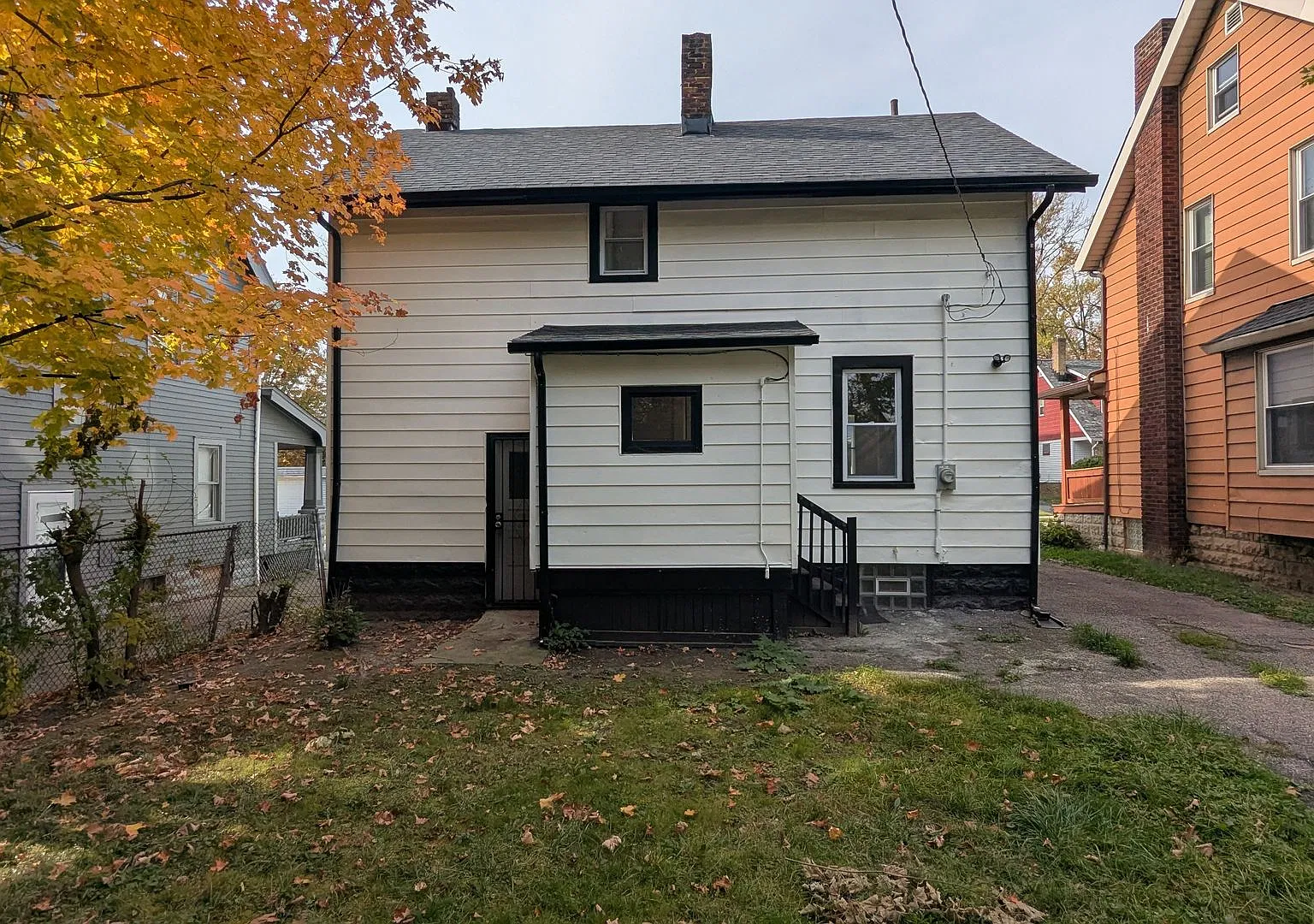 Welcome to your new home in the heart of Cleveland. This Beautifully renovated 3 bedroom 1.5 bath... — Photo 3