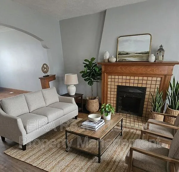598 S Hague Ave — Photo 5