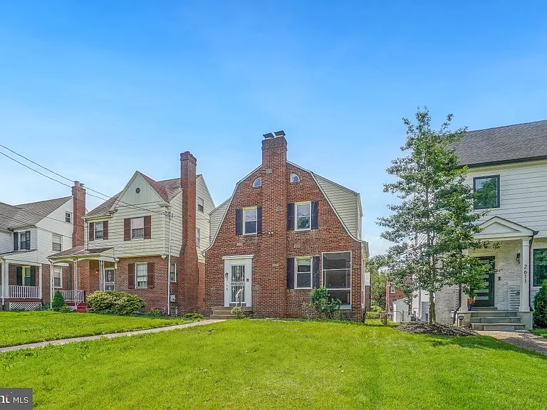 2615 Otis St NE — Photo 3