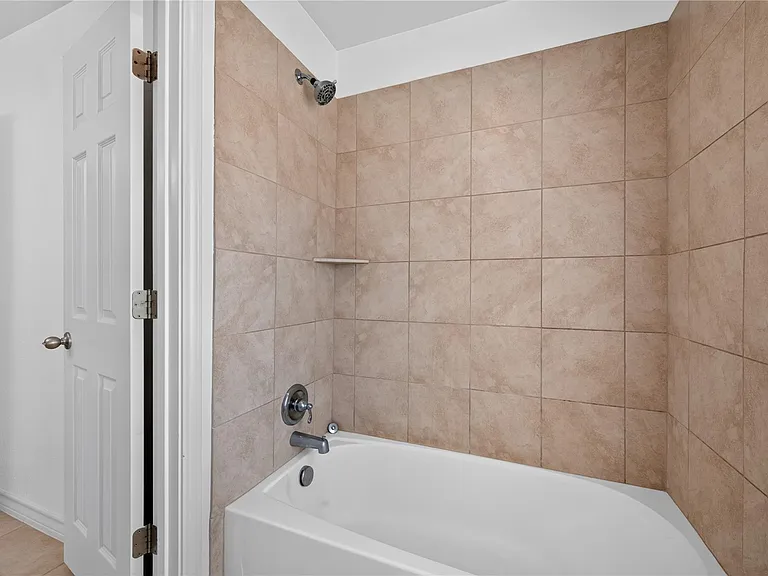 7634 Leonardo Dr — Photo 17