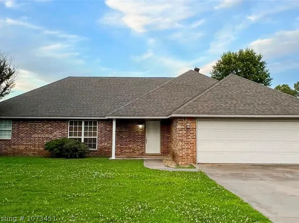 900 N Dogwood St, Sallisaw, OK 74955