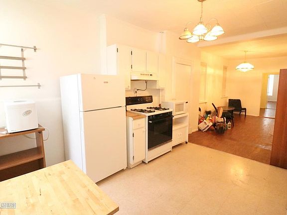 4th image of 526 51st Ave APT 3R