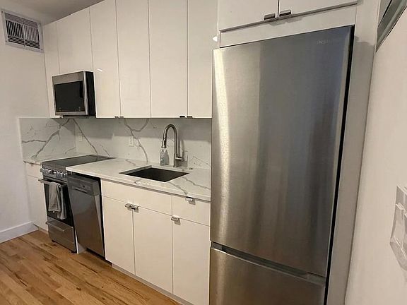 4th image of 410 E 78th St #Penthouse 2
