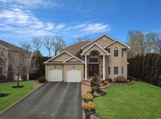 44 Mildred Ct, Nesconset, NY 11767