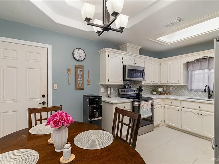 1510 Arboledas Dr — Photo 4
