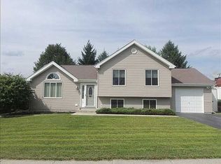 37 Iris Cir, Beacon, NY 12508