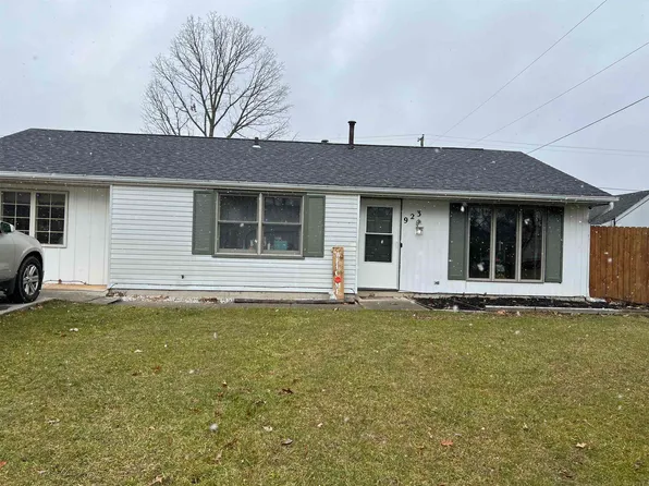 923 Cherry Blossom Ln, Fort Wayne, IN 46825
