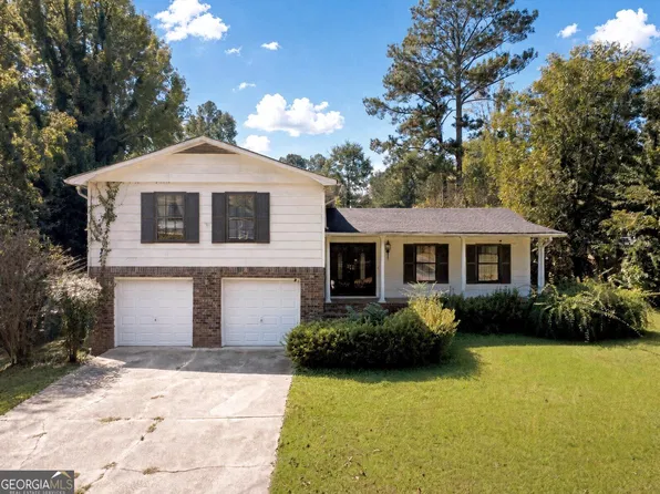 1217 Country Pine Dr, Ellenwood, GA 30294