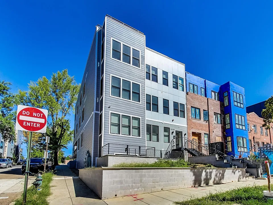 1638 K St NE #302