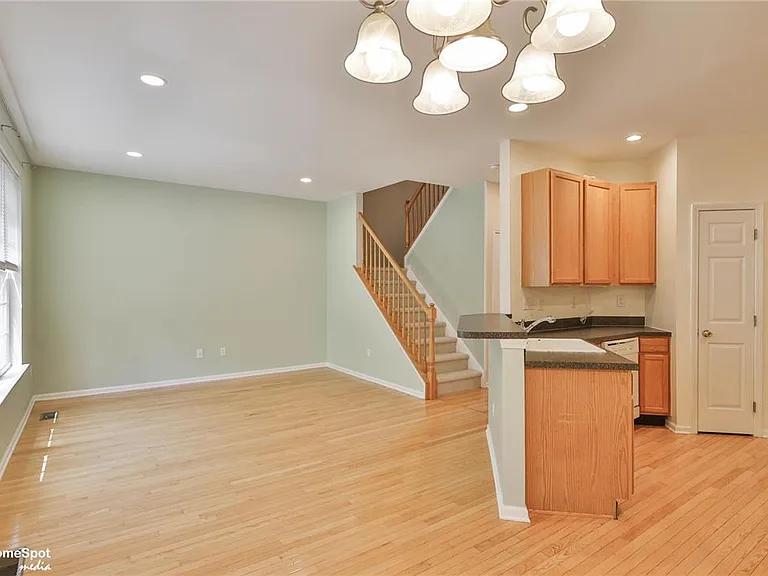 8149 Cross Creek Cir — Photo 15