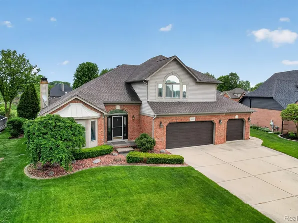 46582 Middle Brook Dr, Macomb, MI 48044