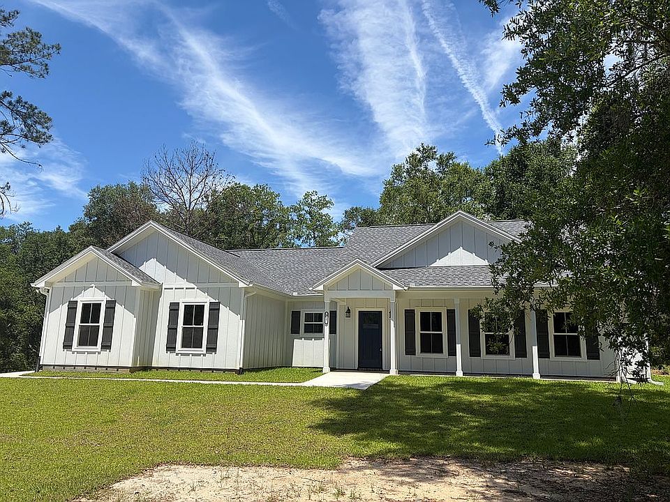 1st image of 317 NE Oakwood Way