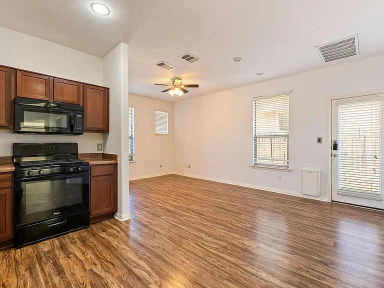 4601 Best Way — Photo 6