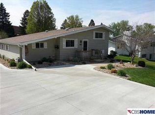 1402 Freeman Dr, Bellevue, NE 68005