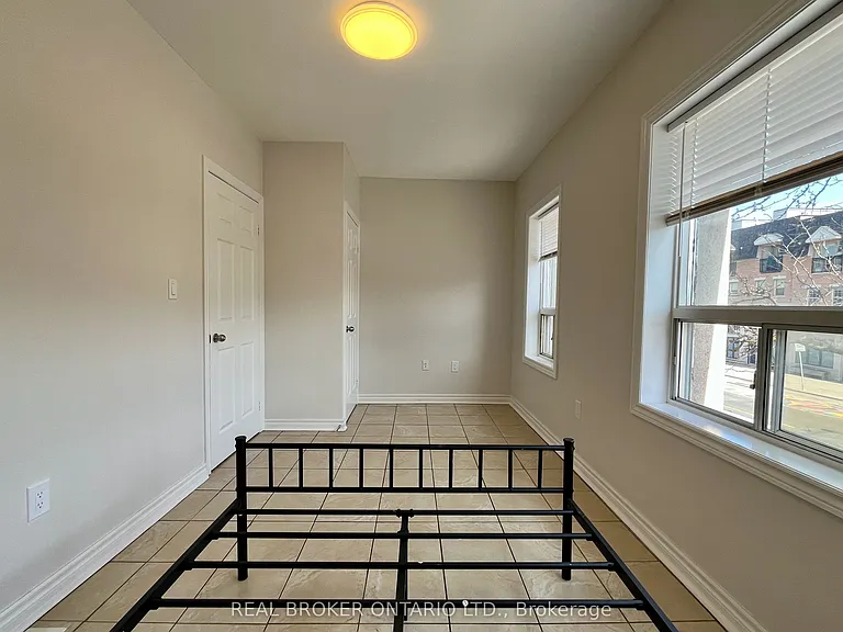 1228 Danforth Ave #1 — Photo 5