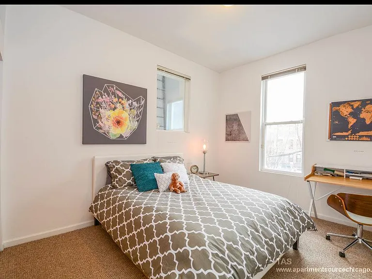 1409 N Wicker Park Ave — Photo 12