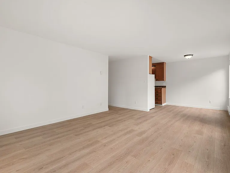 Birch Apartments — Photo 8