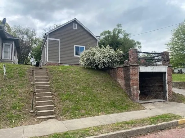 107 N 13th St, Atchison, KS 66002