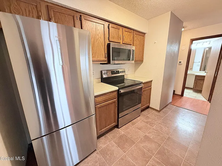 208 Yorktown Dr — Photo 5
