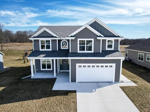 541 Edgewater DRIVE, West Bend, WI 53095