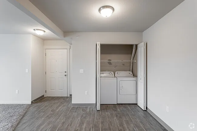 Crossroads Apartments — Photo 31