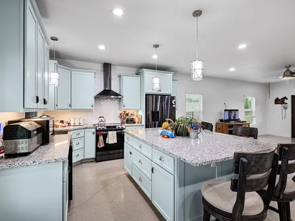 124 County Road 4511, Decatur, TX 76234