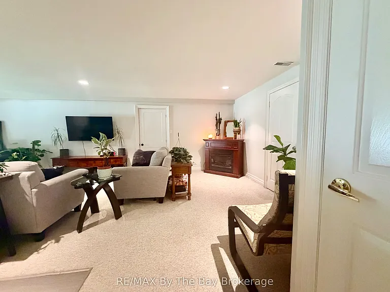 24 Bridlewood Cres — Photo 11
