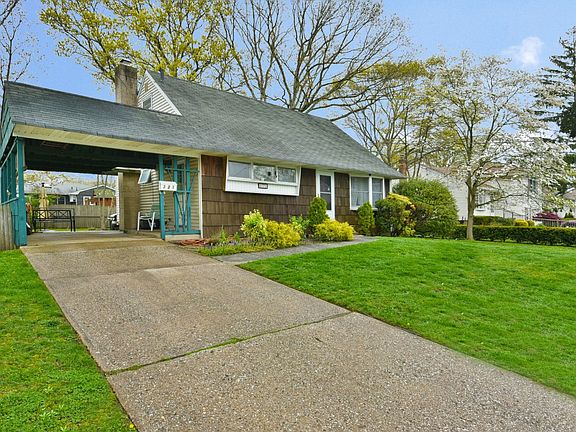2nd image of 221 Jerusalem Ave