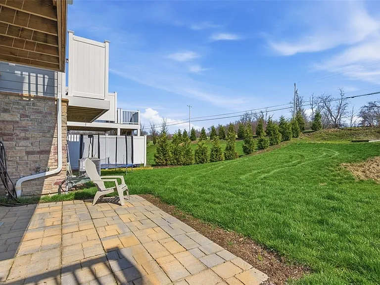 7402 Chestnut Way — Photo 32