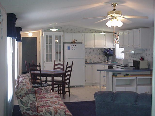 2nd image of 1008 W Dean St