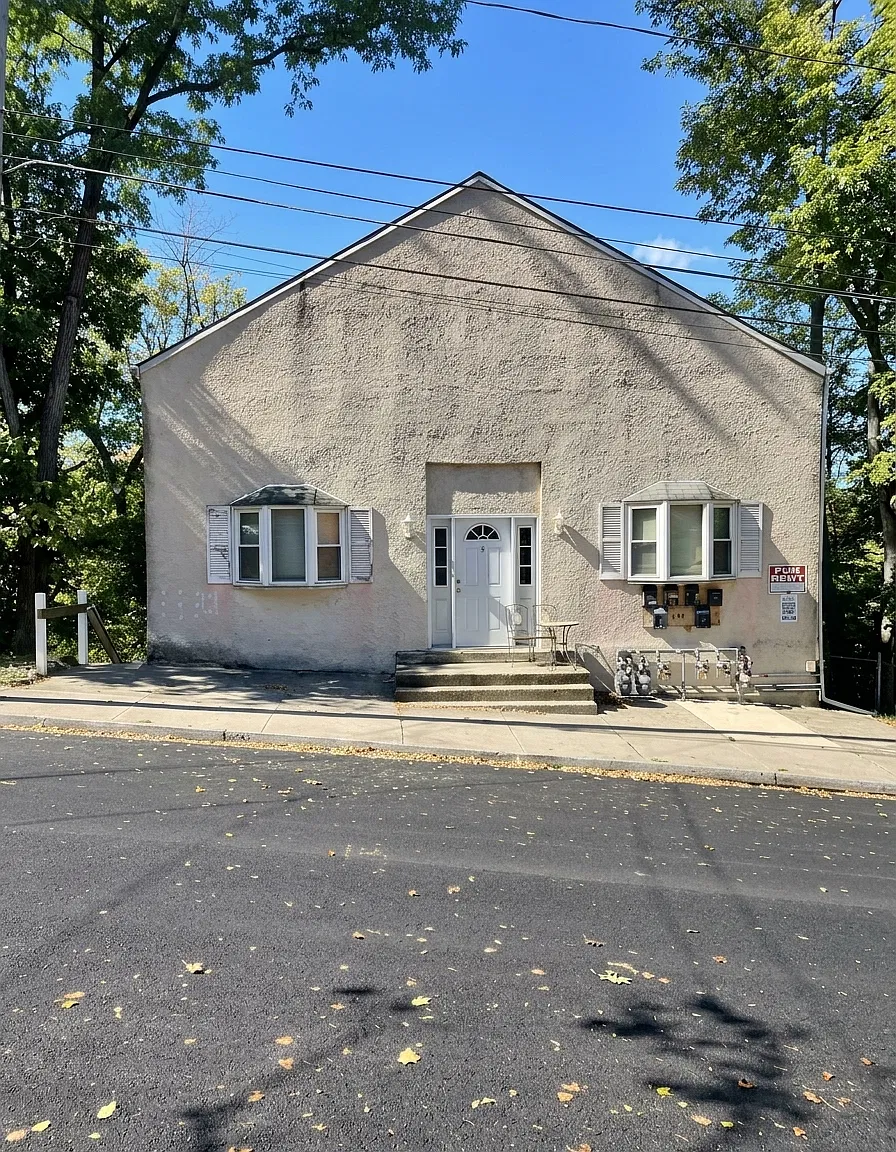 3 bed, 1400 sqft, $2,100 — Photo 1