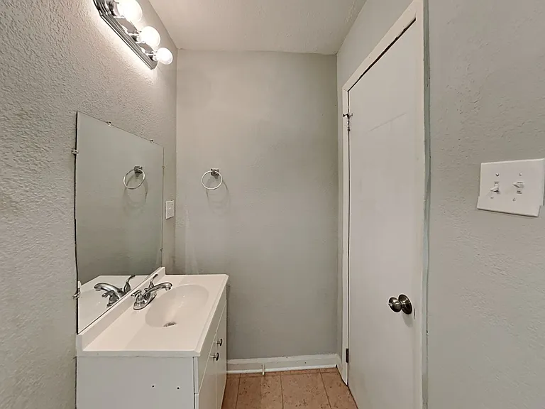 2611 Lake Harbin Rd — Photo 12