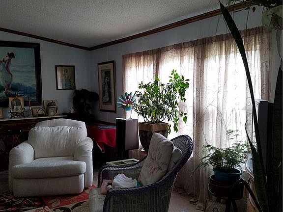 4th image of 40 Parkside Cir